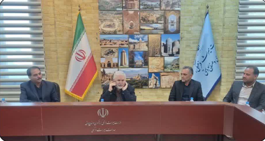دیدار مدیران شهری نوش‌آباد با قائم‌مقام وزیر میراث فرهنگی گردشگری و صنایع دستی
