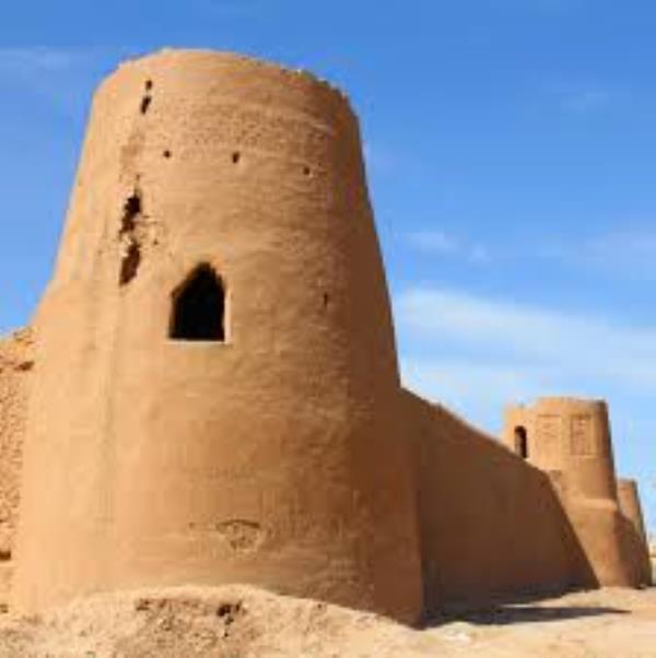 🏰 قلعه خشتی سی‌زان | نگهبان خاموش کویر
