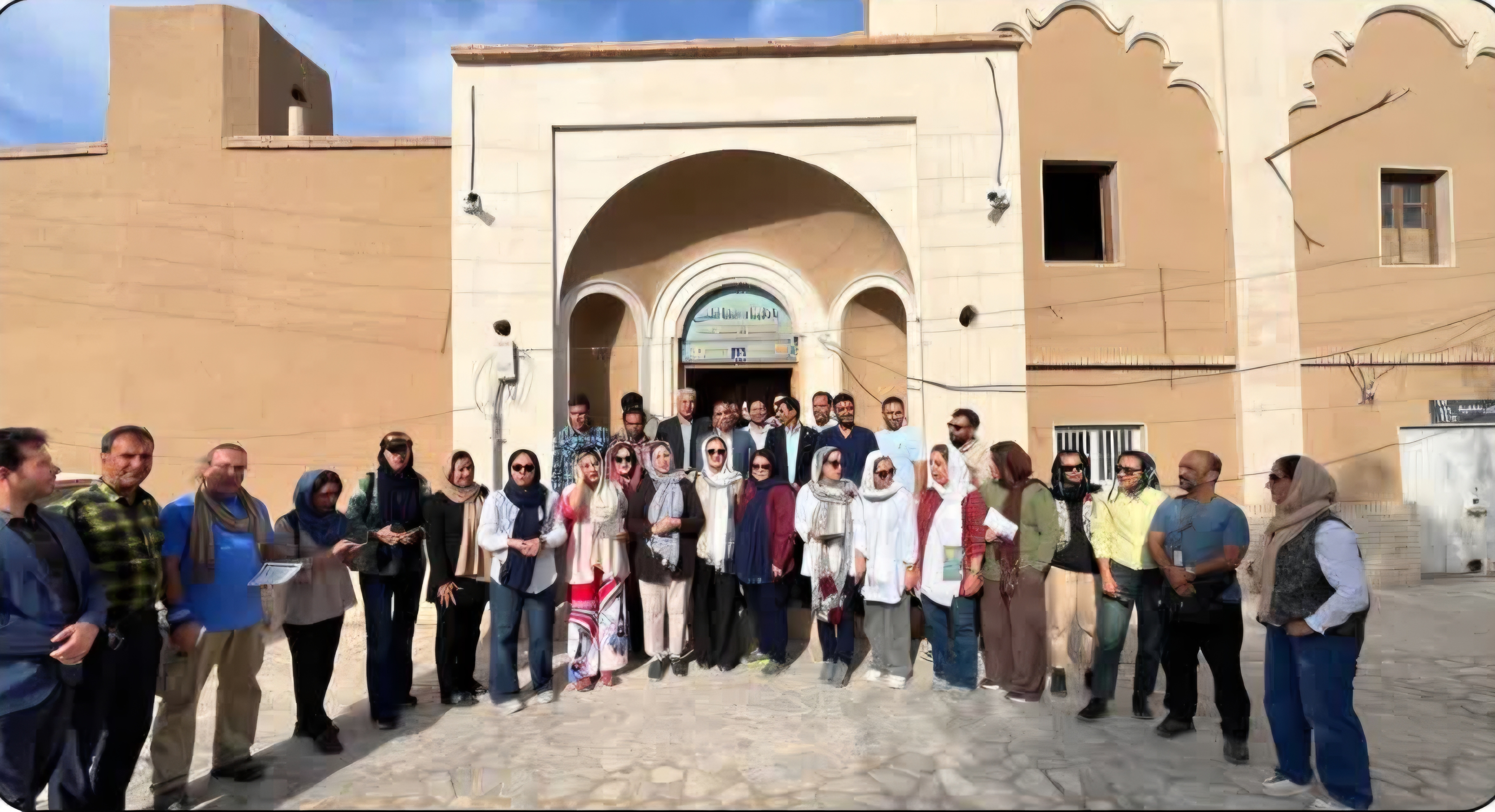 بازدید جمعی از فعالان حوزه گردشگری از آثار تاریخی نوش‌آباد